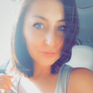 Meet your Posher, Alma